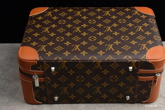 1 O-W AQ0818-158 CASE) AQ0818-158 -LouiV AIR (WITH JORDAN 0228